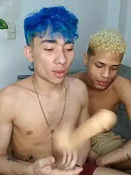 STRANGER_BOYS Adlı Modelin Canlı XXX Sohbeti