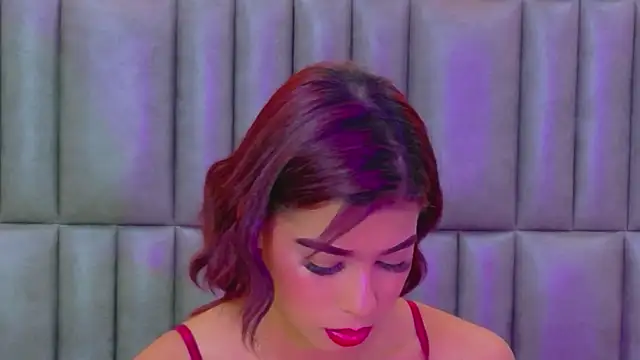 TiaraRosse élő XXX-chatje