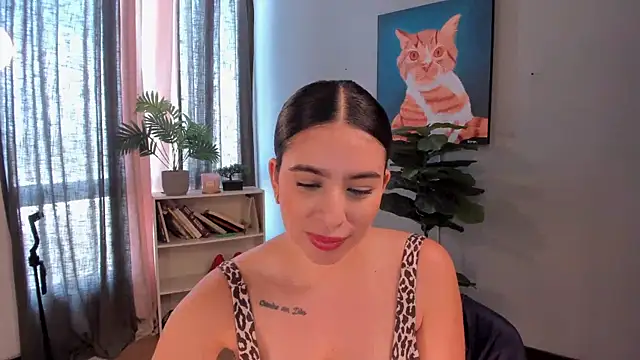 LiaPearce Adlı Modelin Canlı XXX Sohbeti