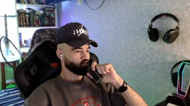 دردشة _Serious_Man الجنسية المباشرة