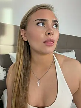 Chat +18 de MonicaWestt ao vivo