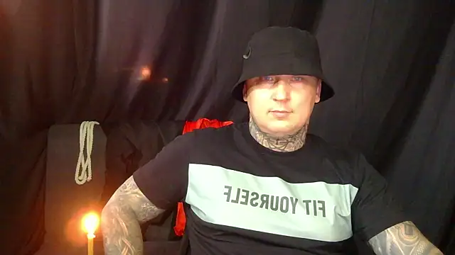 XXX chat uživo modela devilWithTats