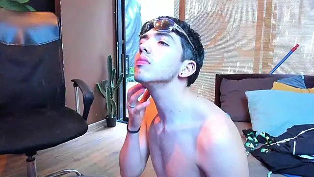 XXX chat uživo modela AxelStong