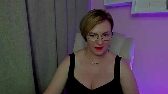 feliziaDesire Chat XXX in diretta