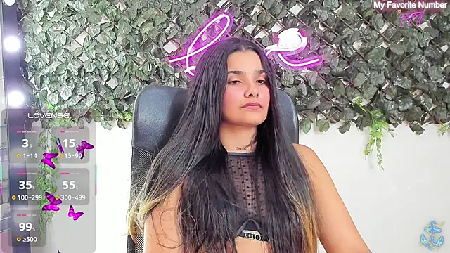 DestinyHills' Live XXX Chat