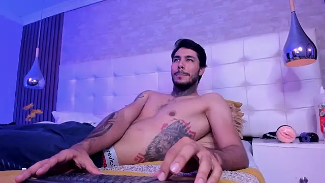 Онлайн чат XXX JacksonGreenn