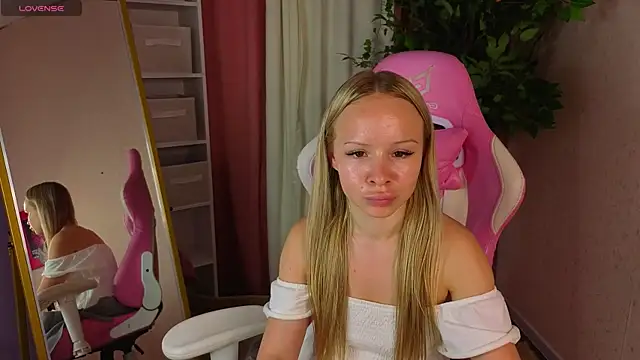 Milana_r0se Chat XXX live