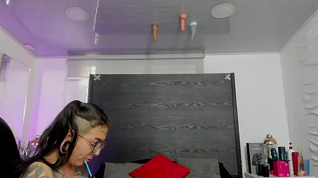 inkedsinners_ élő XXX-chatje