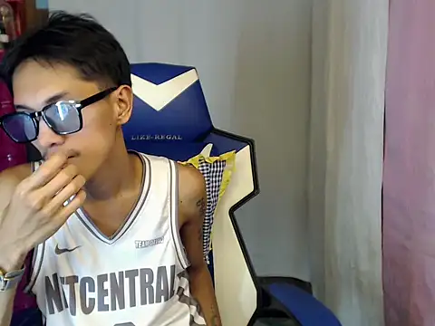Živý XXX chat riks_tyler