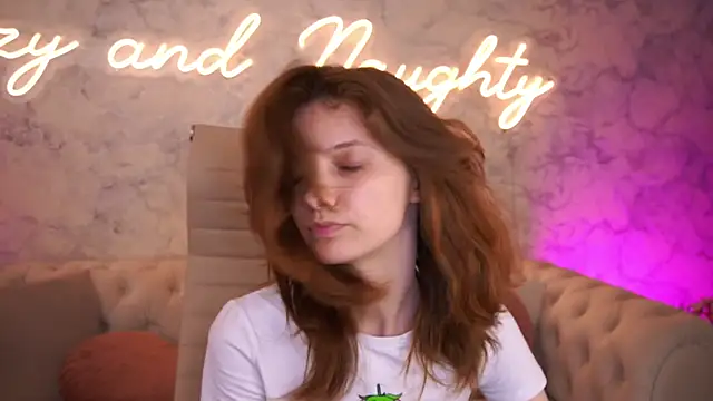 XXX chat uživo modela CuteeFoxy