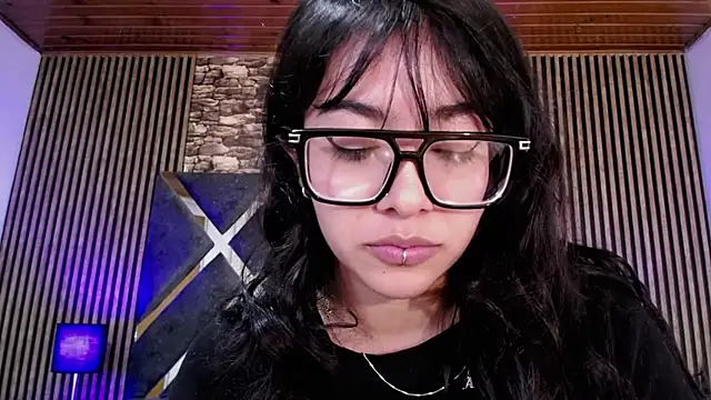 צ'אט XXX בשידור חי של Amy_channel