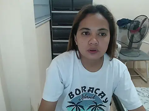 xTheLastVIRGINx Adlı Modelin Canlı XXX Sohbeti