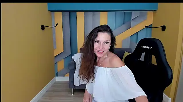 EllaLong's Live XXX Chat