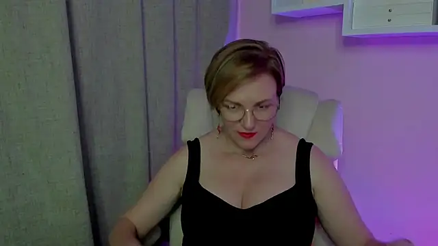feliziaDesire Chat XXX live
