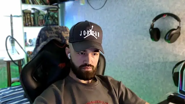 دردشة _Serious_Man الجنسية المباشرة