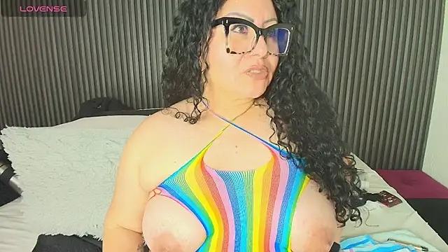 XXX chat uživo modela hazel_milf