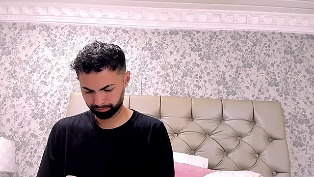 AndrewCrooss Live XXX-chat