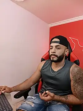 Mike_savage3 Adlı Modelin Canlı XXX Sohbeti
