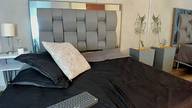 Charlie___Musk Adlı Modelin Canlı XXX Sohbeti