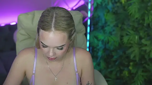 AuroraMore's Live XXX Chat