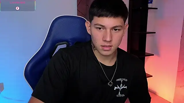 JamesCr_ Live XXX-Chat