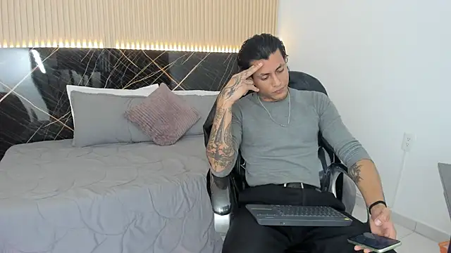 XXX chat uživo modela Damian_romanoff_