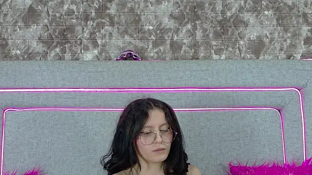 Naomimolie Adlı Modelin Canlı XXX Sohbeti