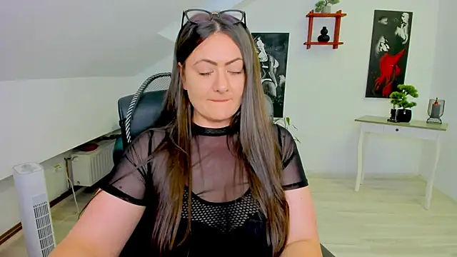 MistressDarrah's Live XXX Chat