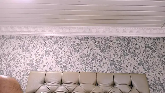 دردشة AndrewCrooss الجنسية المباشرة