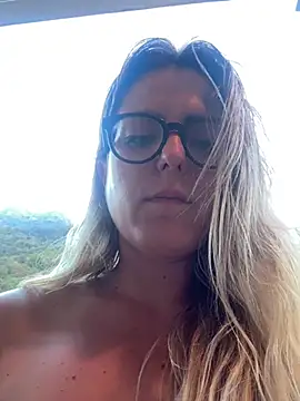 dolcehelena993's Live XXX Chat