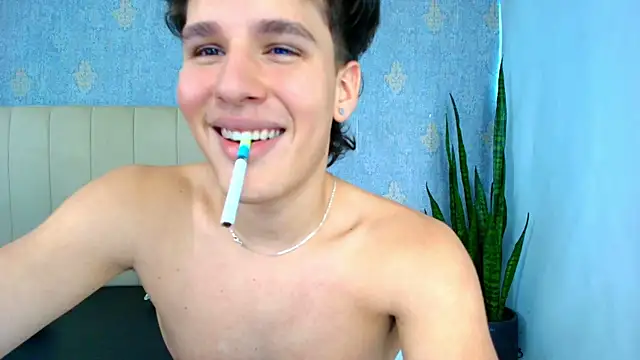 Chatroom XXX en direct de SEXYBOY_VC