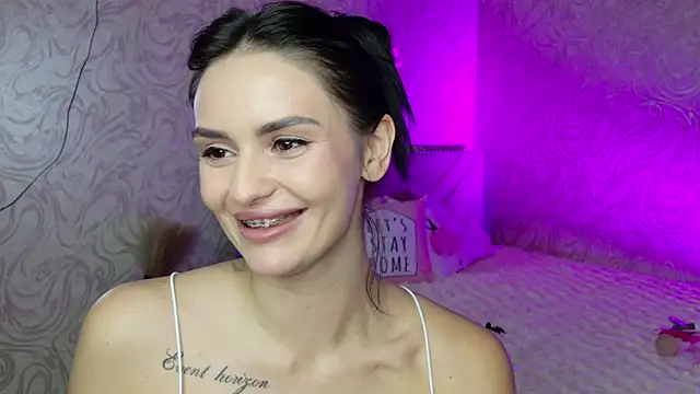 Chat +18 de MilaaSweety ao vivo