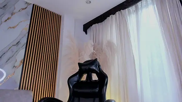 XXX chat uživo modela JulienSaint