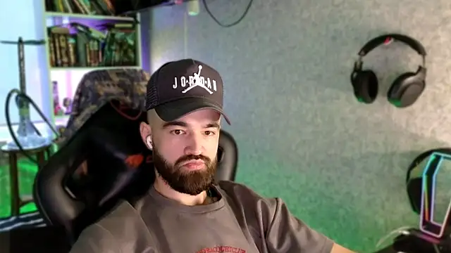 צ'אט XXX בשידור חי של _Serious_Man