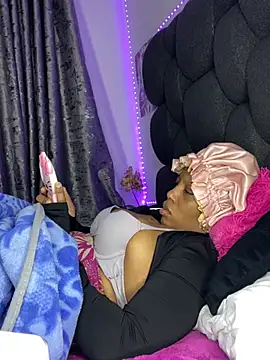 RainBougie Adlı Modelin Canlı XXX Sohbeti