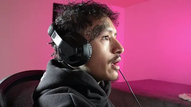 XXX chat uživo modela trieone