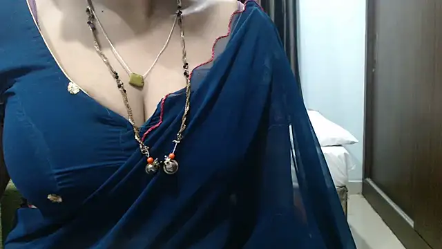 sunitha-3's Live XXX Chat