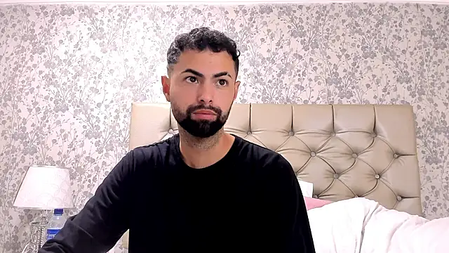 XXX chat uživo modela AndrewCrooss
