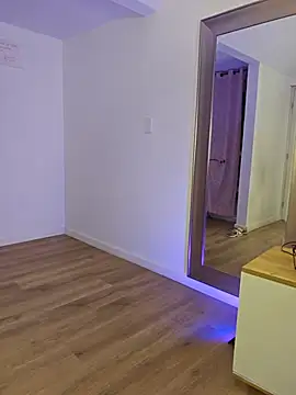 XXX chat uživo modela EmmaPetiteXXX