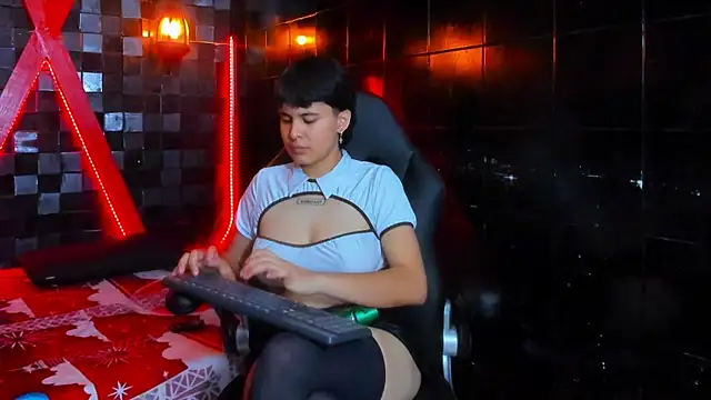 Chatroom XXX en direct de VioletFaith