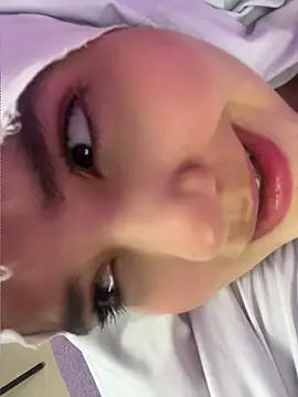 celeste_mill Adlı Modelin Canlı XXX Sohbeti