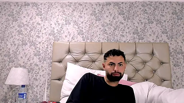 XXX chat uživo modela AndrewCrooss