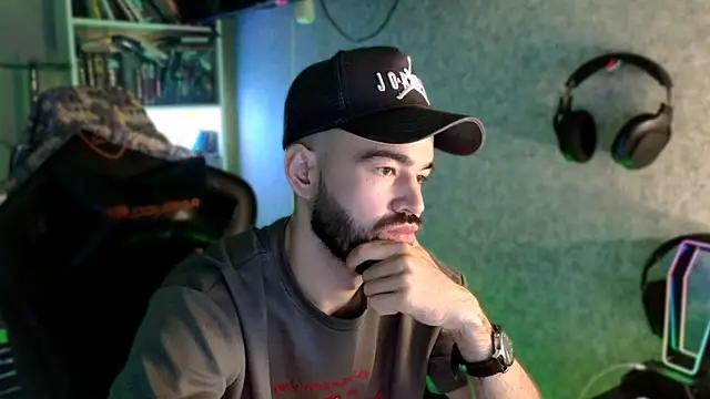 צ'אט XXX בשידור חי של _Serious_Man