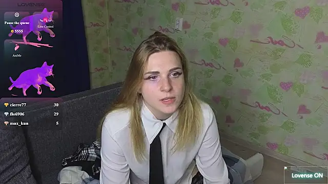 צ'אט XXX בשידור חי של HelenMartines