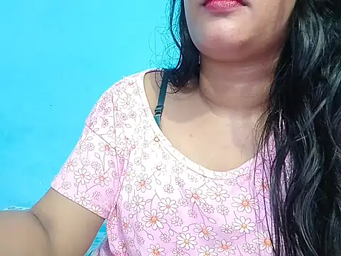 Adhiti_1's Live XXX Chat