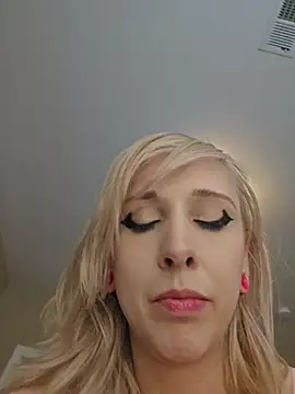 AmethystFoxx Adlı Modelin Canlı XXX Sohbeti