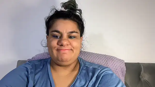 CurvySubLeah XXX чат на живо