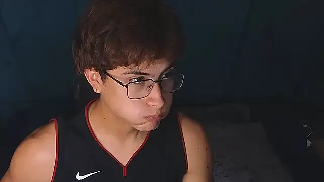 Онлайн чат XXX Aaron_Eze