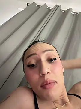 Chat +18 de Im_lauritaa ao vivo