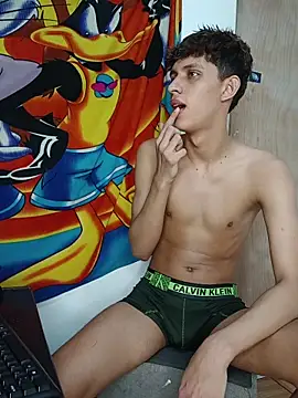 Alayn_sexy_ayes Adlı Modelin Canlı XXX Sohbeti